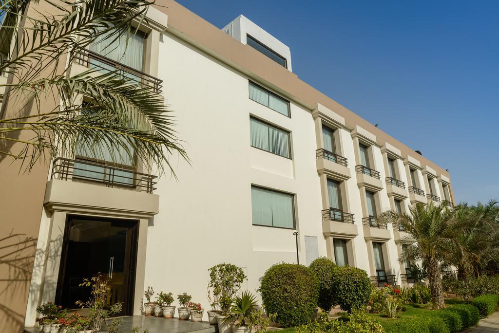 Quality Inn Palms Gāndhīdhām Extérieur photo