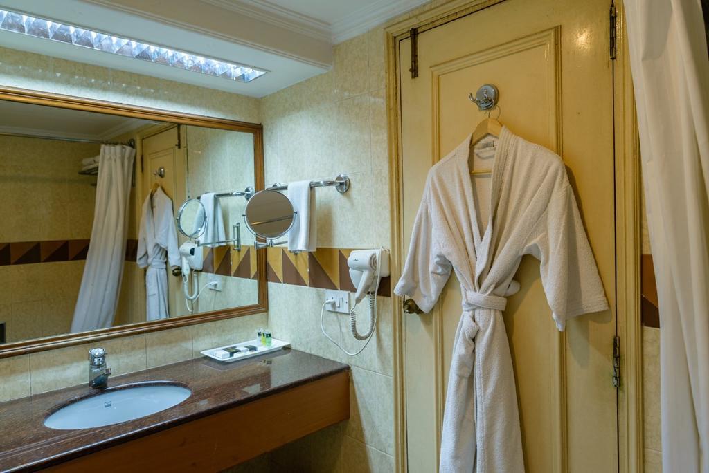 Quality Inn Palms Gāndhīdhām Extérieur photo