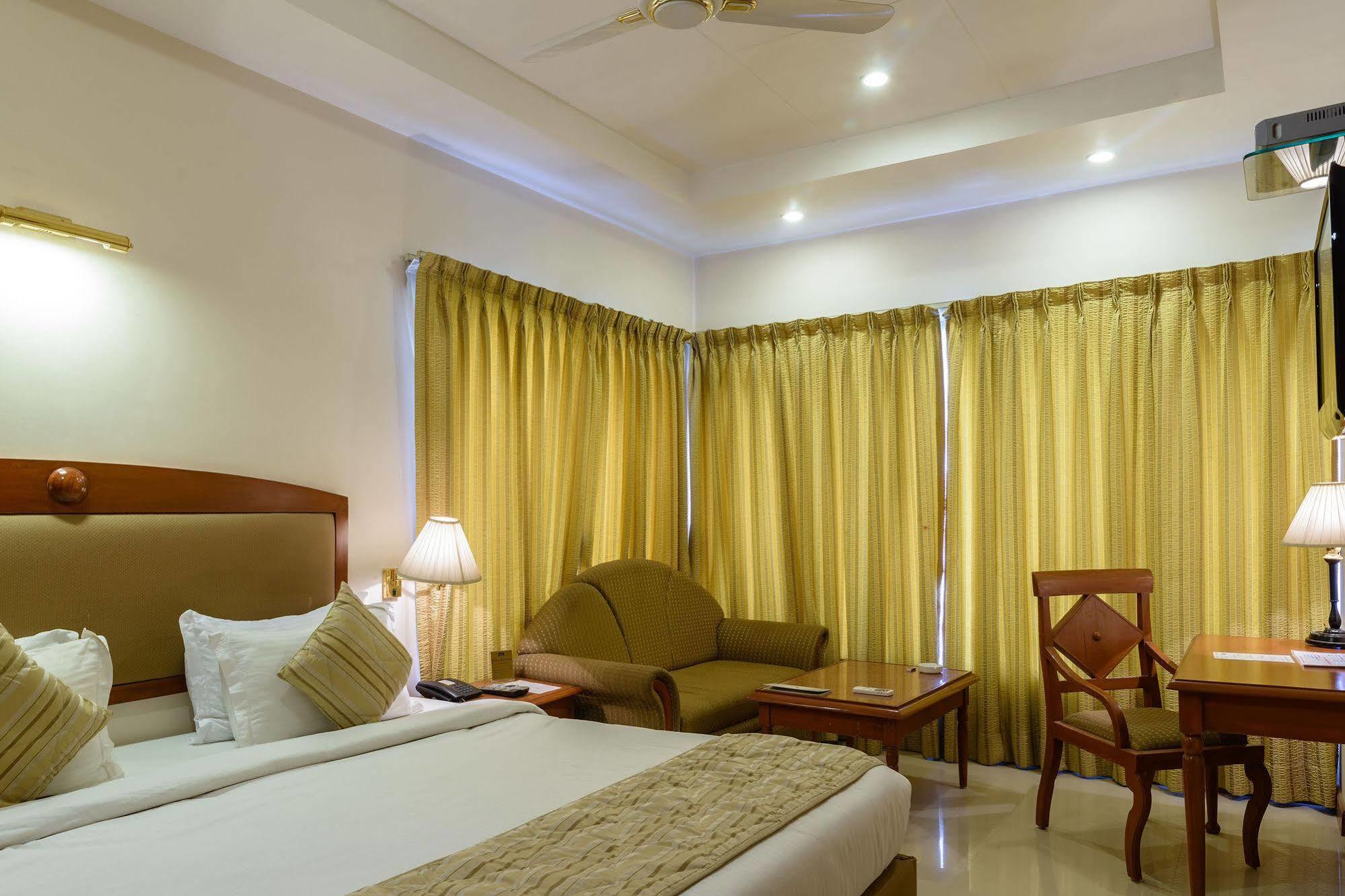 Quality Inn Palms Gāndhīdhām Extérieur photo
