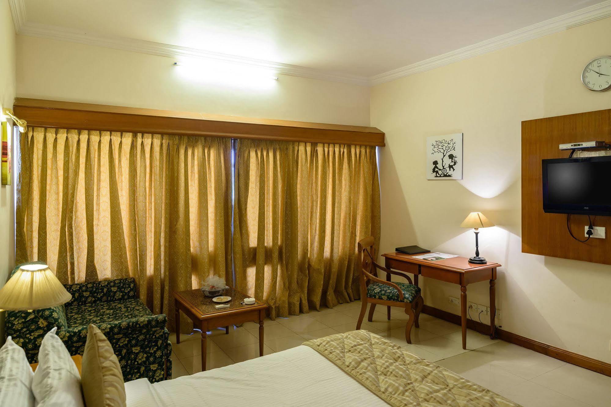 Quality Inn Palms Gāndhīdhām Extérieur photo