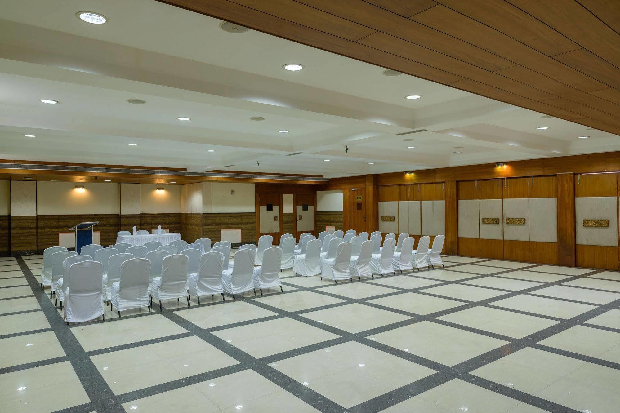 Quality Inn Palms Gāndhīdhām Extérieur photo