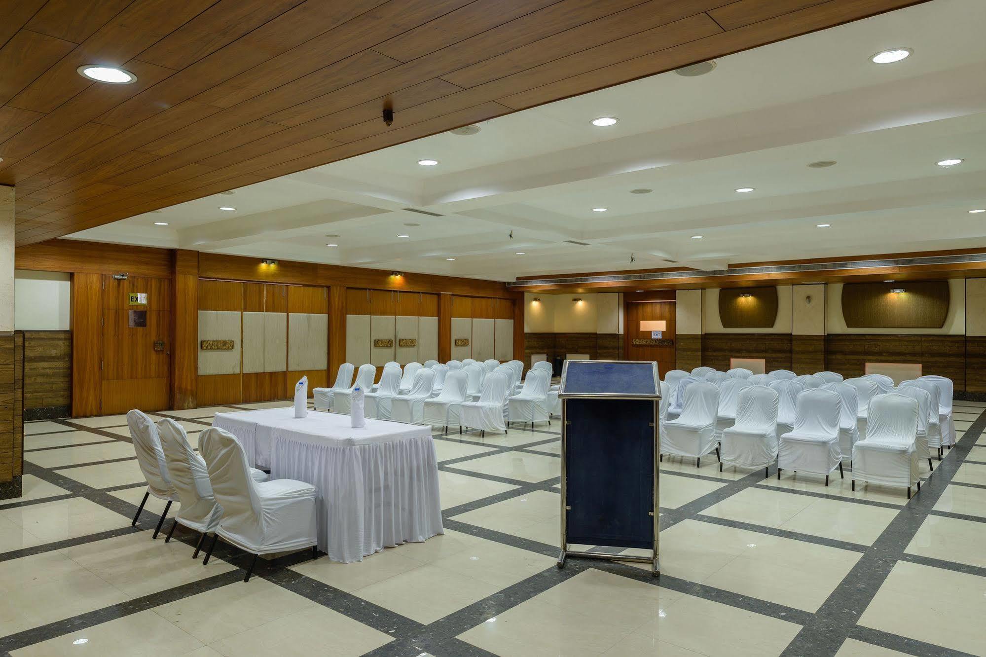 Quality Inn Palms Gāndhīdhām Extérieur photo
