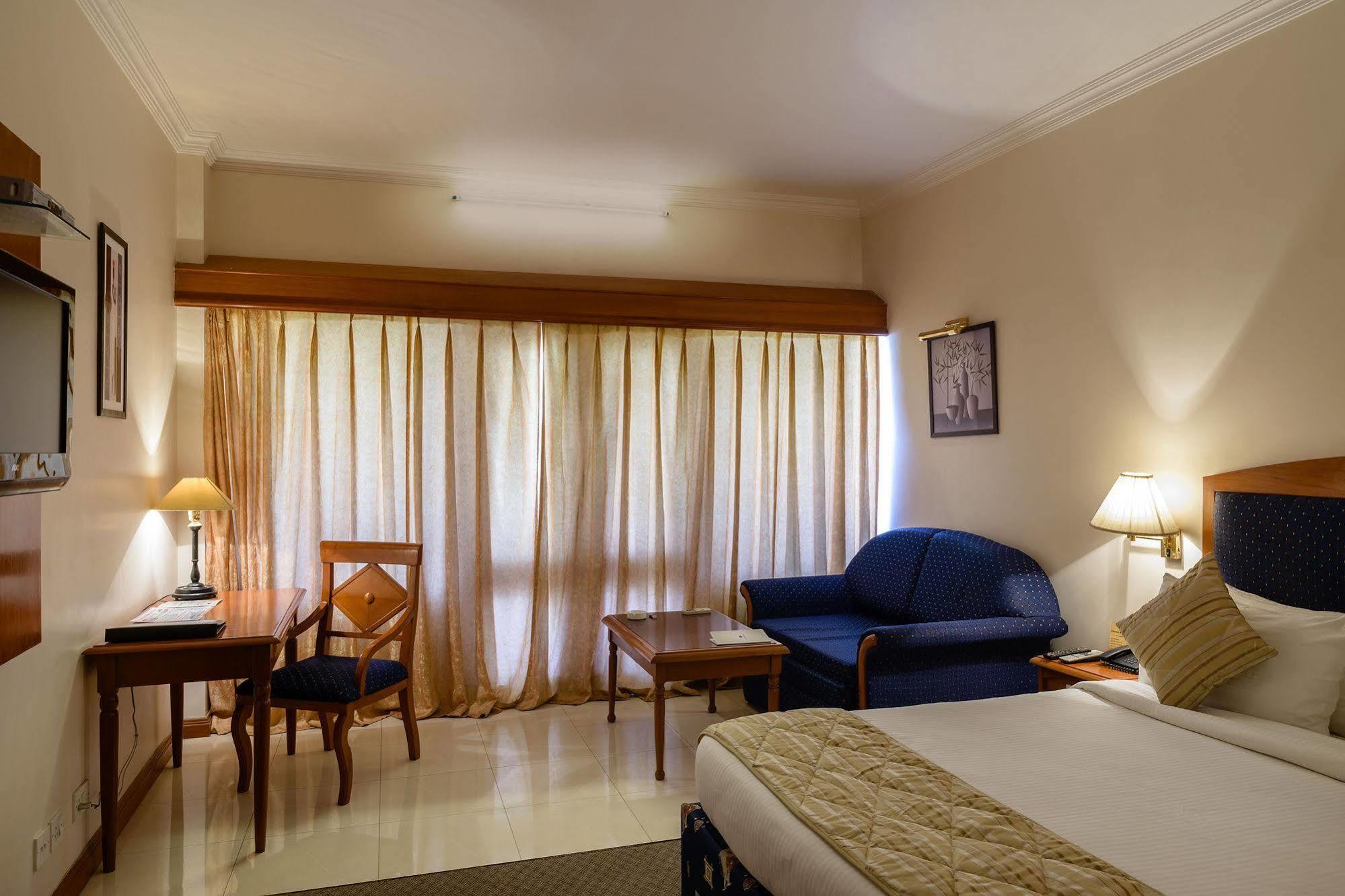 Quality Inn Palms Gāndhīdhām Extérieur photo