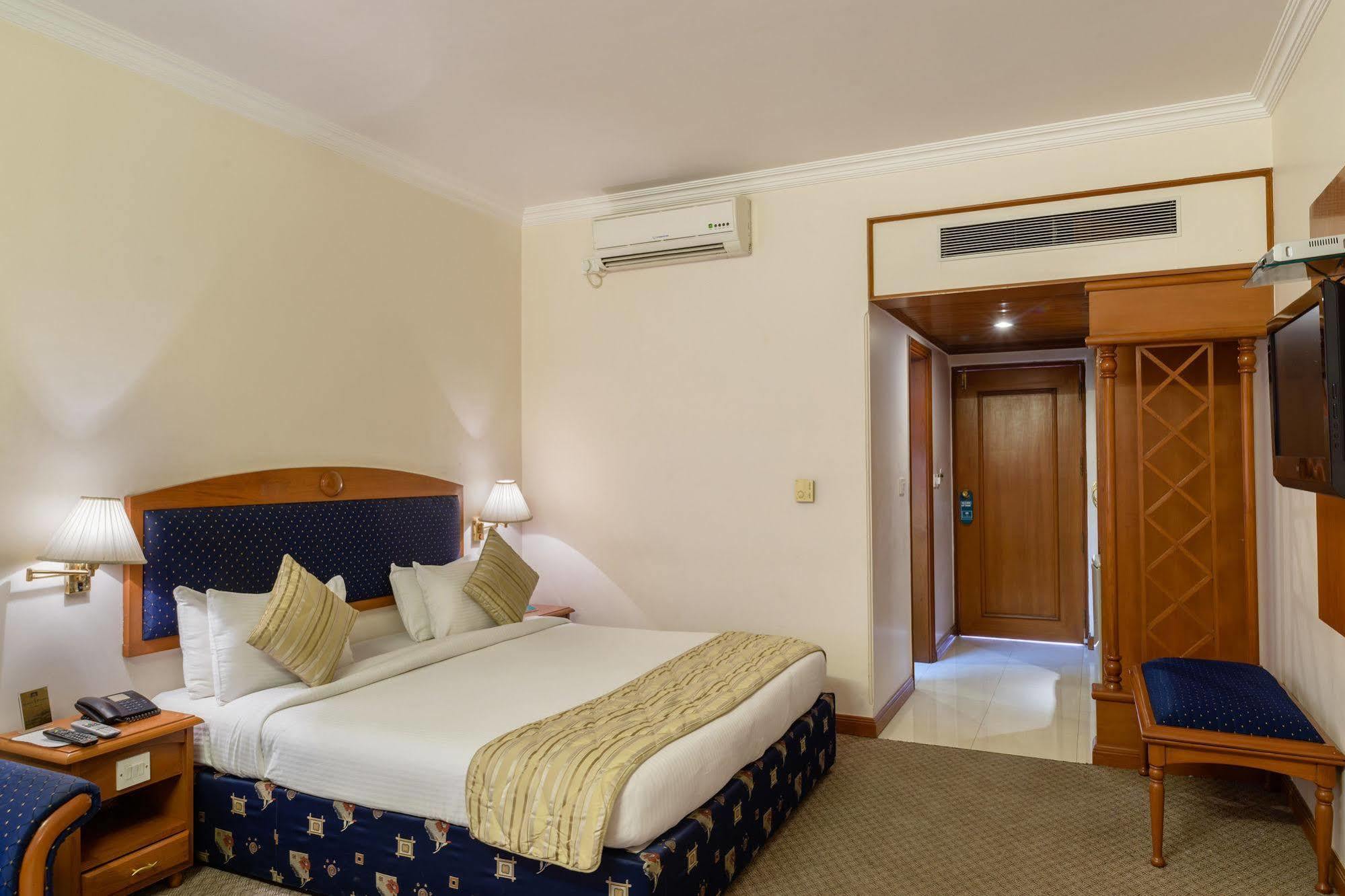 Quality Inn Palms Gāndhīdhām Extérieur photo