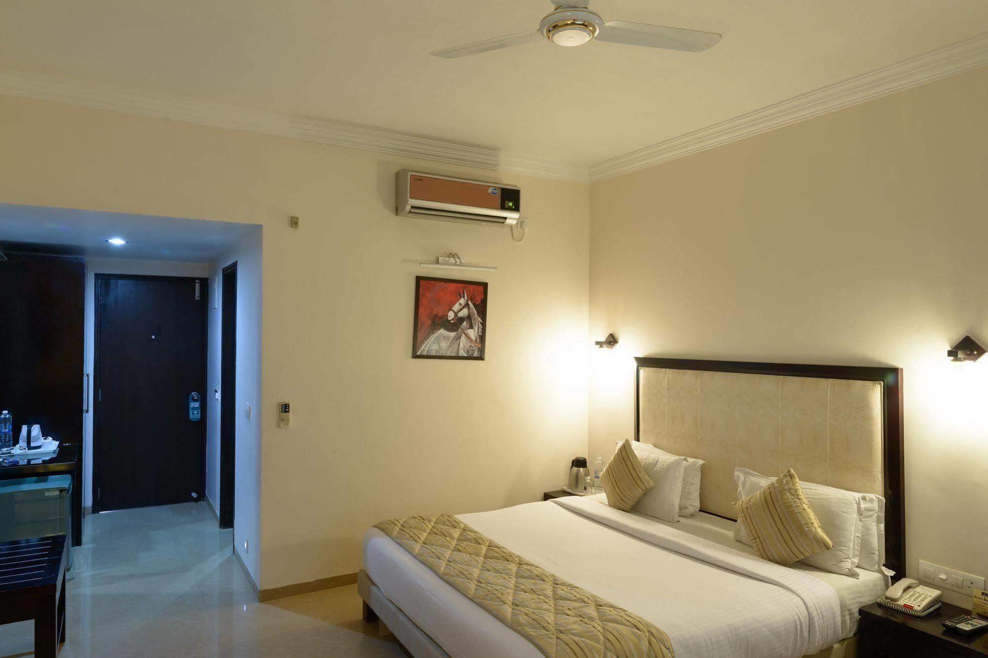 Quality Inn Palms Gāndhīdhām Extérieur photo