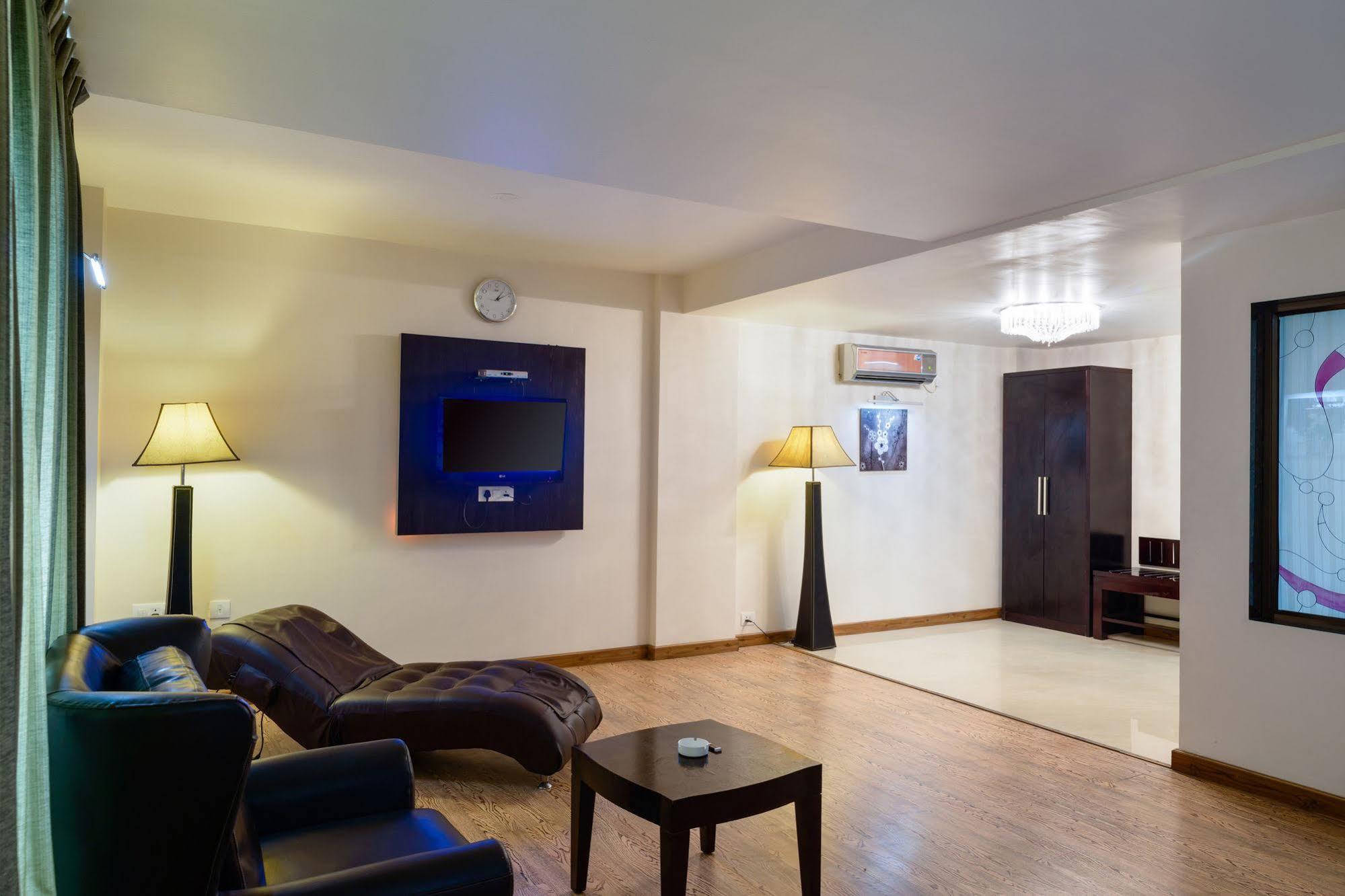 Quality Inn Palms Gāndhīdhām Extérieur photo
