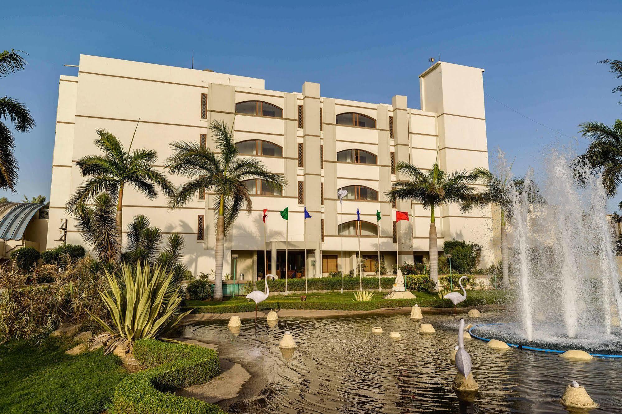 Quality Inn Palms Gāndhīdhām Extérieur photo